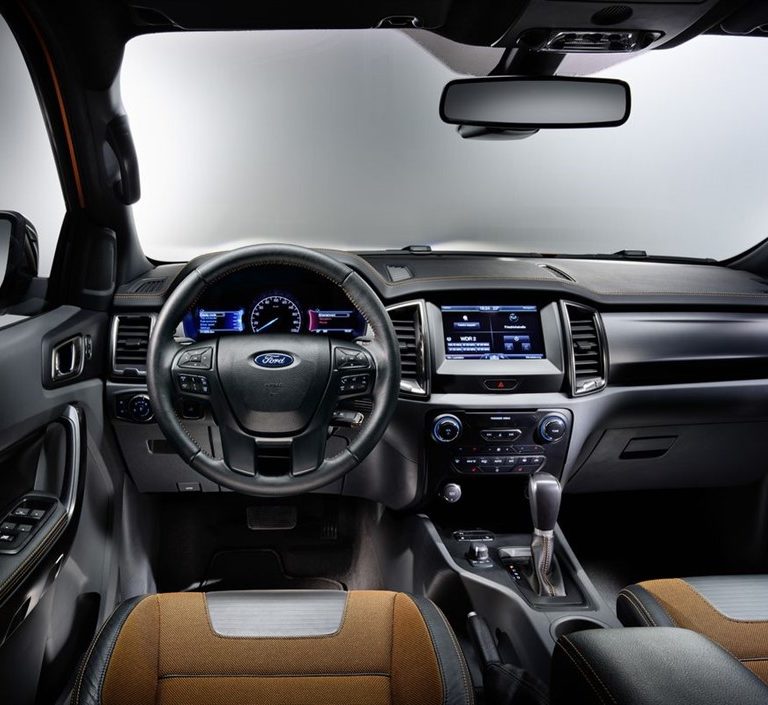 Ford Ranger interni noleggio lungo termine