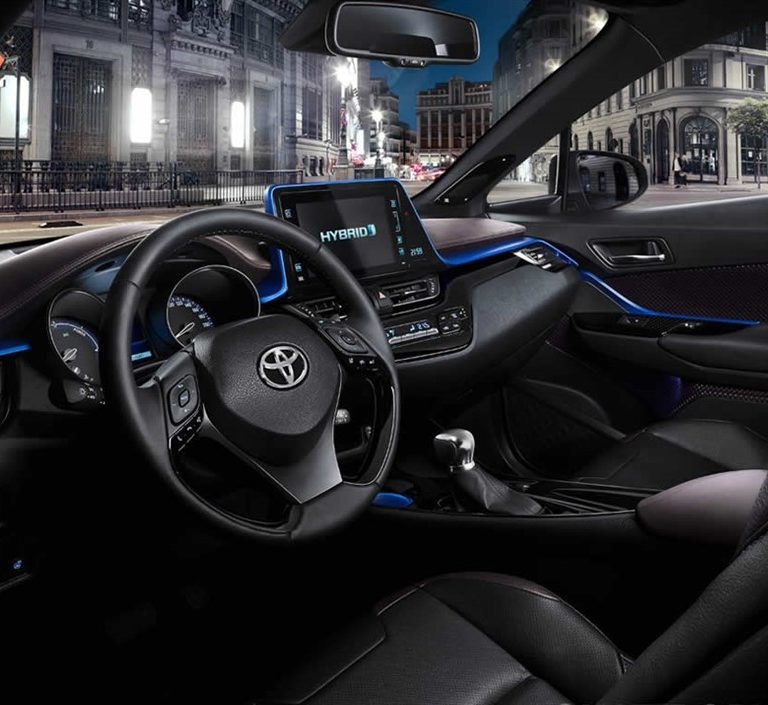 Toyota CH-R Hybrid noleggio
