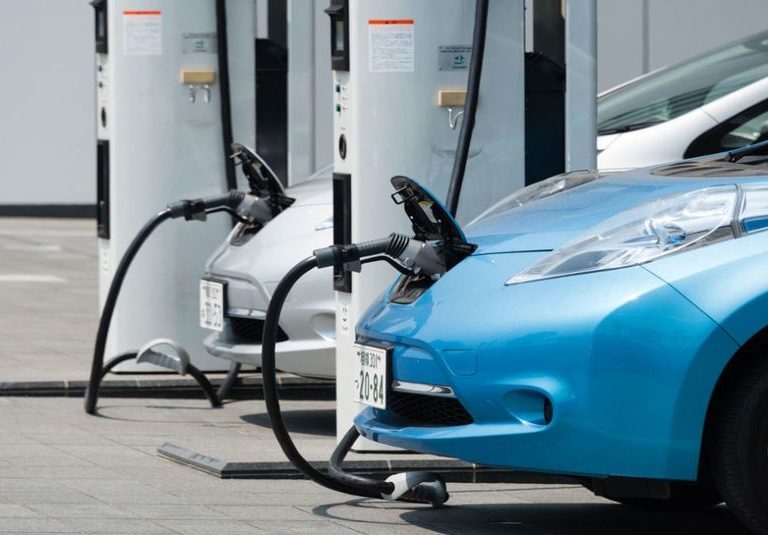 Superare le sfide con fiducia: Auto elettriche e mezzi commerciali alla conquista della mobilità sostenibile