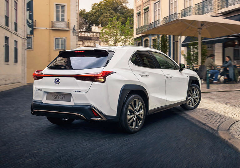LEXUS UX NOLEGGIO