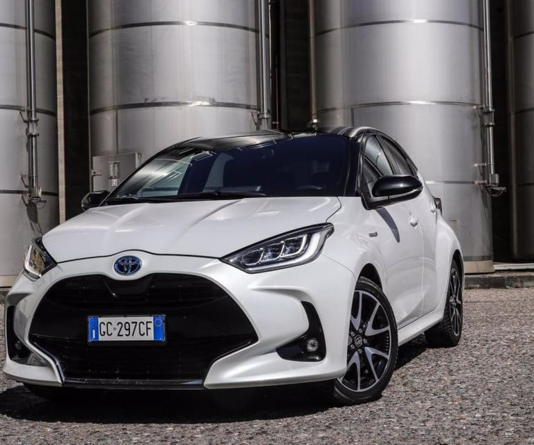 Toyota Yaris Hybrid a noleggio