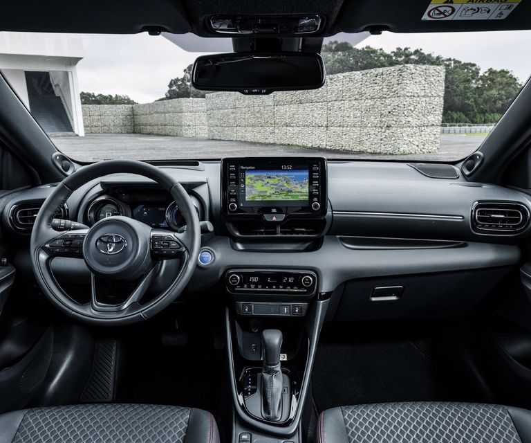 Toyota Yaris Hybrid a noleggio